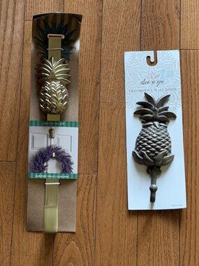 NEW - Pineapple Over-the-Door Wreath Hanger plus Wall Hook